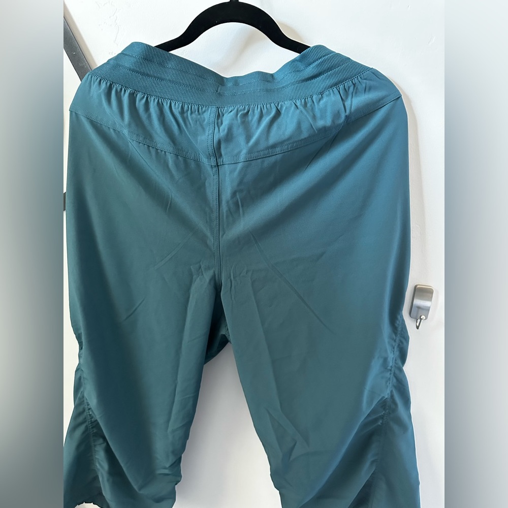 Teal RBX Capri pants in XL